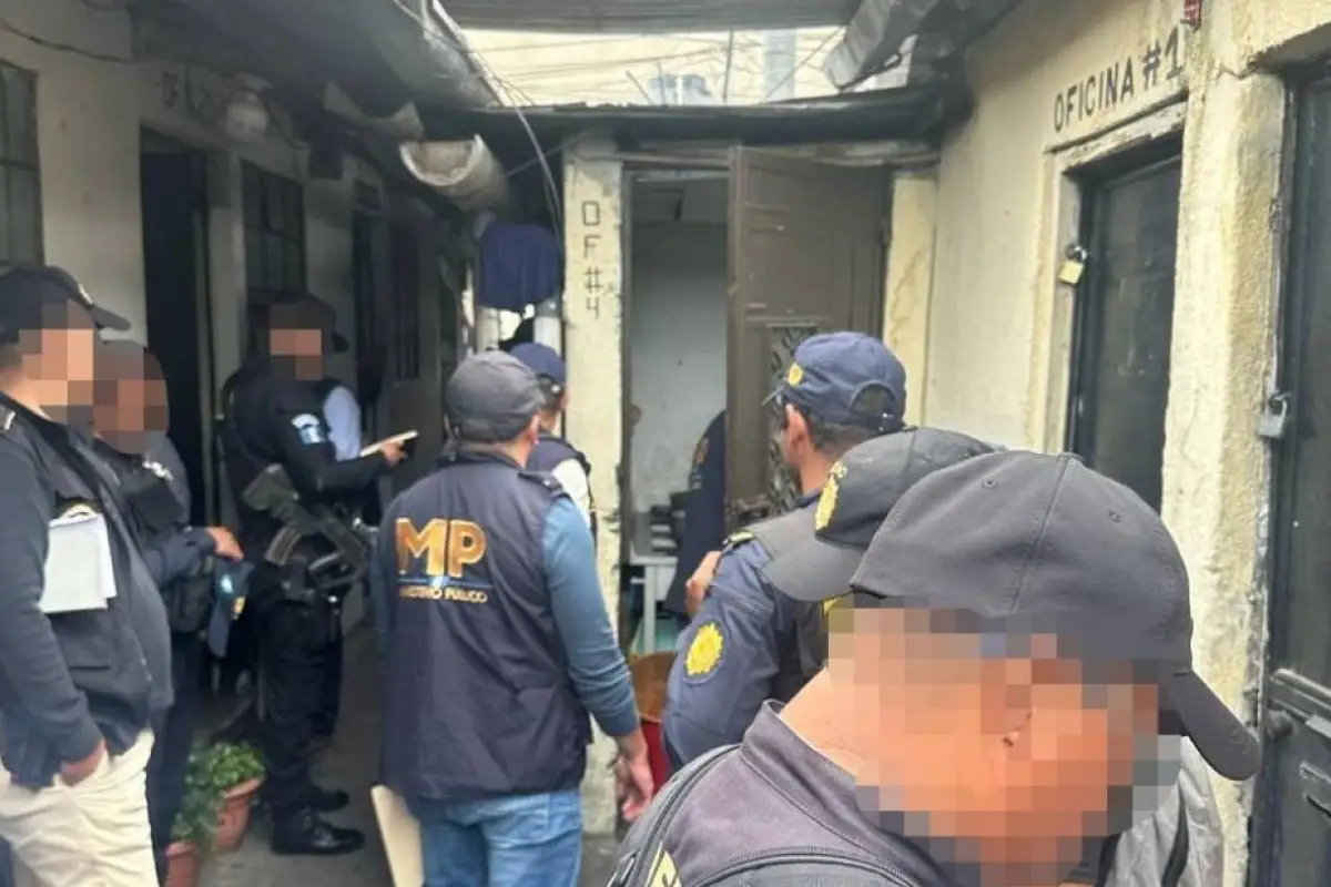 El personal del MP y de la PNC desarrolla el operativo en 28 locales donde habría presencia de “tramitadores”., Ministerio Público