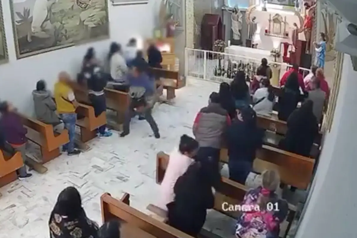 Ataque ocurrió mientras se desarrollaba una misa. , Captura de pantalla video X.