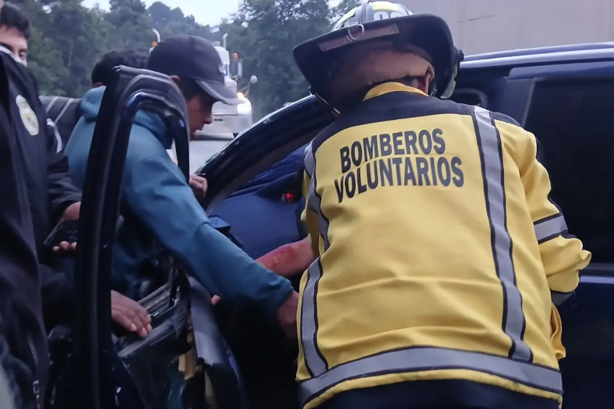 Los Bomberos Voluntarios atendieron a un total de seis personas con heridas. , Bomberos Voluntarios.