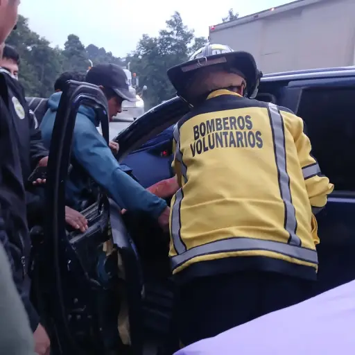 Los Bomberos Voluntarios atendieron a un total de seis personas con heridas.  ,Bomberos Voluntarios.