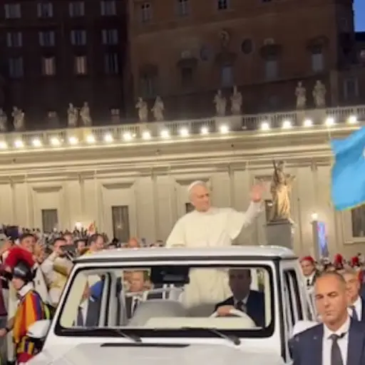 La bandera de Guatemala ondea en multitudinario acto juvenil. ,Captura de pantalla video TikTok.