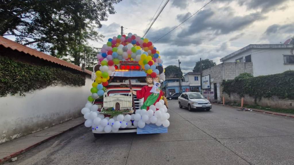Buses adornados por San Cristóbal  | PMT de San Miguel Petapa.