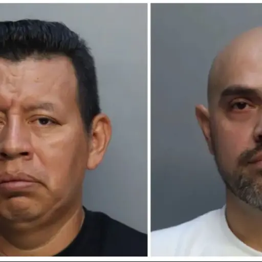 El guatemalteco, Nelson Ochoa, (a la izquierda) habría defraudado a más de 16 inmigrantes junto al cubano Ismael González.  ,Redes sociales.