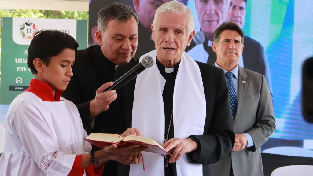 Instalan primera piedra de la Parroquia Santos Ángeles Custodios | Álex Meoño