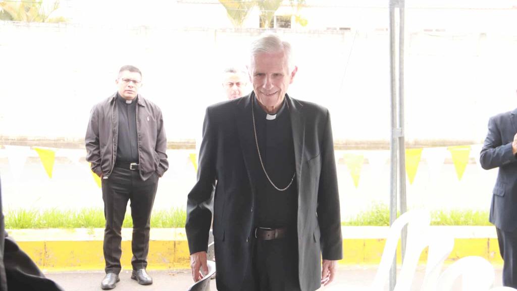 Instalan primera piedra de la Parroquia Santos Ángeles Custodios | Álex Meoño