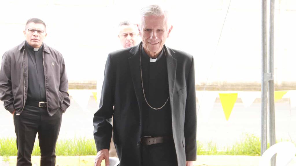 Instalan primera piedra de la Parroquia Santos Ángeles Custodios | Álex Meoño