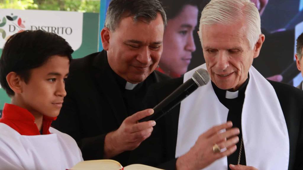 Instalan primera piedra de la Parroquia Santos Ángeles Custodios | Álex Meoño