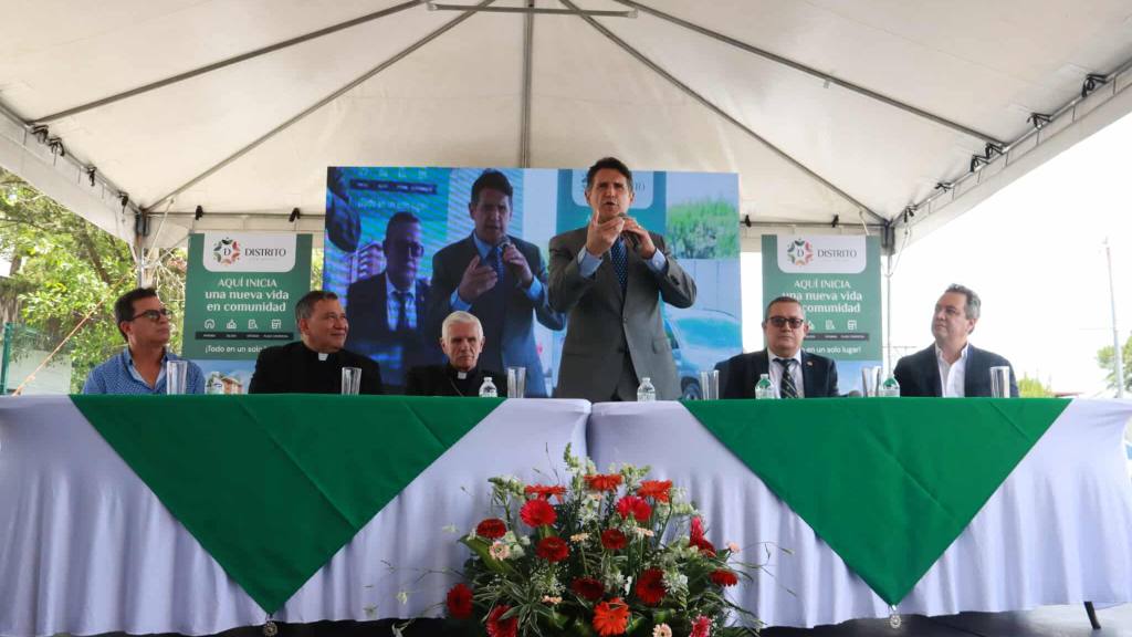 Instalan primera piedra de la Parroquia Santos Ángeles Custodios | Álex Meoño