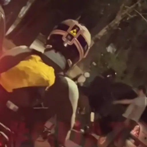 Incidente vial captado en video.  ,Captura de pantalla video X.