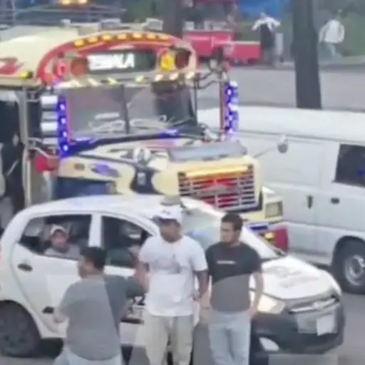 Pelea en la calzada San Juan  ,Captura de pantalla video X.