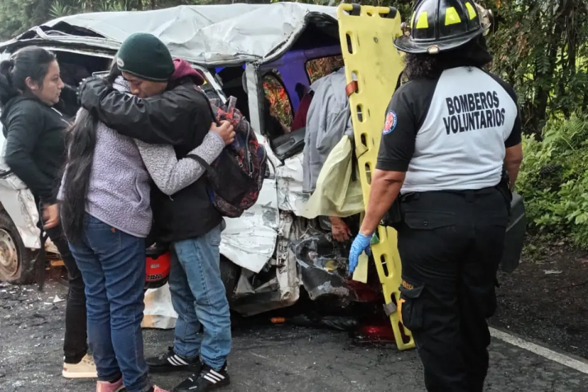 Accidente ruta a Santa Elena Barillas, Bomberos Voluntarios