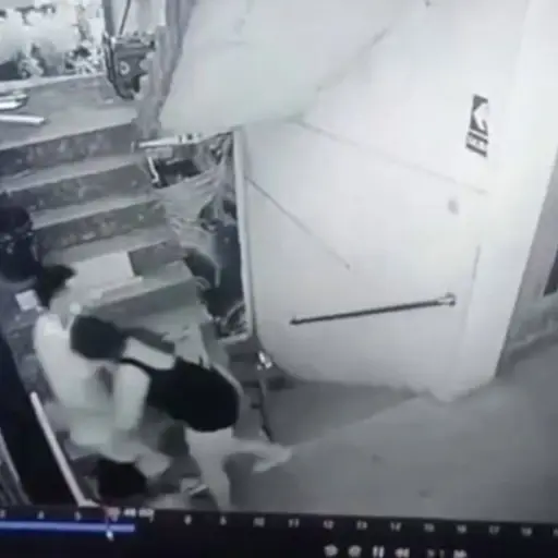 Los protagonistas de esta escena fueron identificados. ,Captura de pantalla video X.