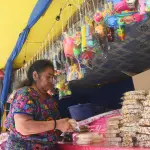 Pancha Salazar tiene más de 40 años de vender dulces. ,Foto Omar Solís