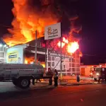 Bomberos de distintas compañías acudieron al sector afectado por el incendio. ,Bomberos Voluntarios