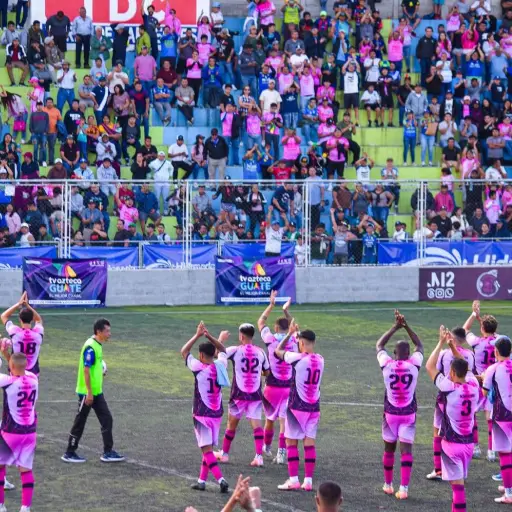 Deportivo Mixco le aplaude a su afición - Mixco