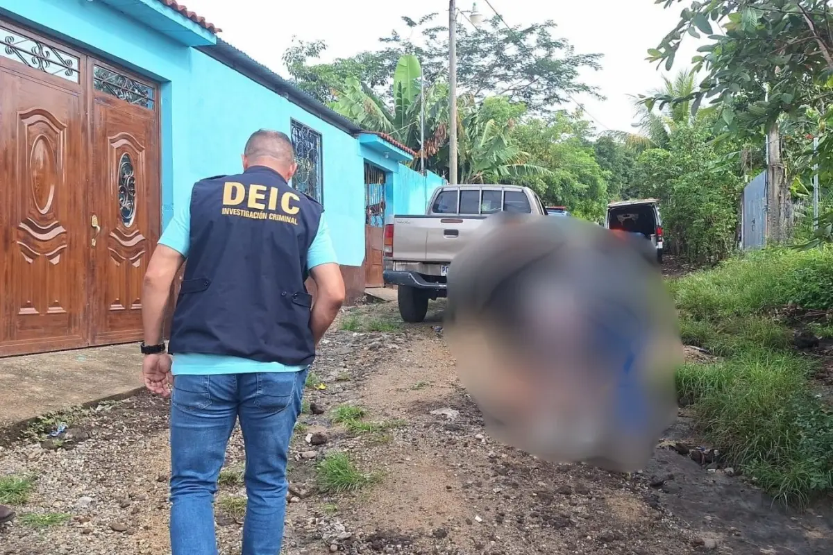 Investigadores y trabajadores de la PGN realizaron el operativo en un callejón de terracería., PNC de Guatemala.