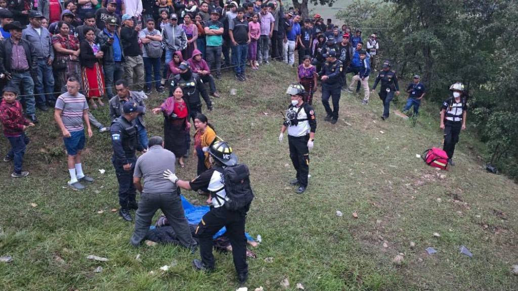 Mujer fallece en accidente de autobús en Huehuetenango | Bomberos Voluntarios