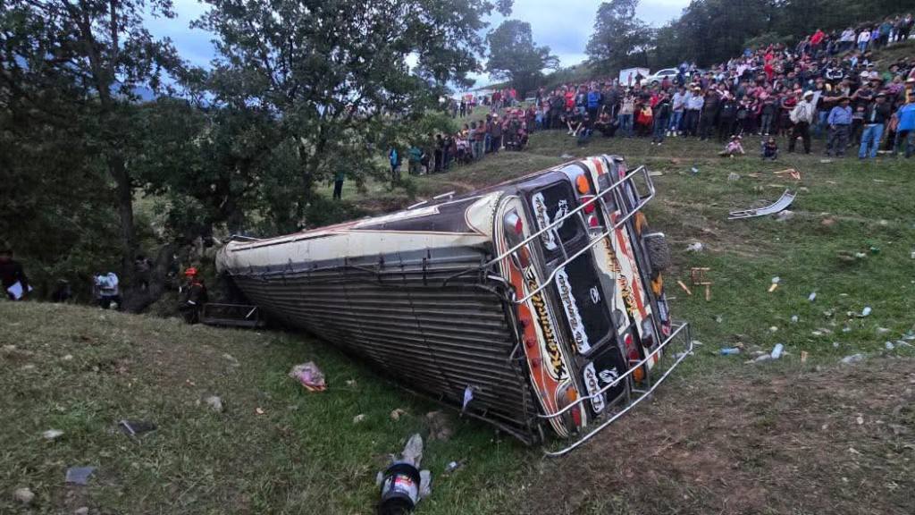 Mujer fallece en accidente de autobús en Huehuetenango | Bomberos Voluntarios