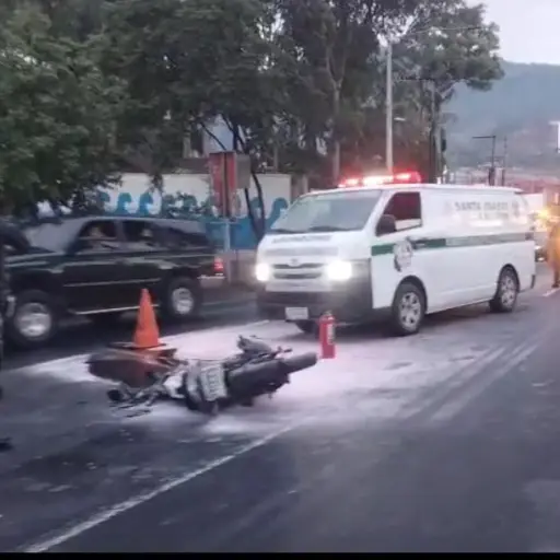 El accidente dejó un fallecido, por lo que se ordenó el cierre parcial de la vía, en dirección a Guatemala.  ,Dalia Santos / PMT de Villa Nueva.
