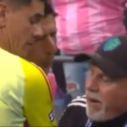 Luis Suárez y su escupitajo en la final 