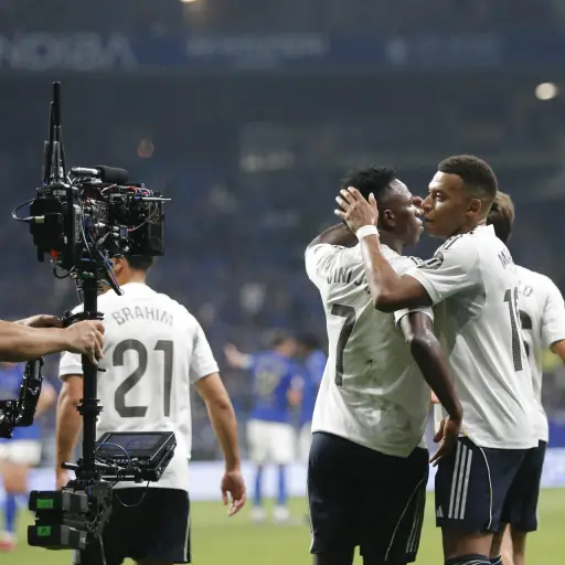 El Real Madrid celebra un gol ante el Oviedo en el estadio Carlos Tartiere - EFE
