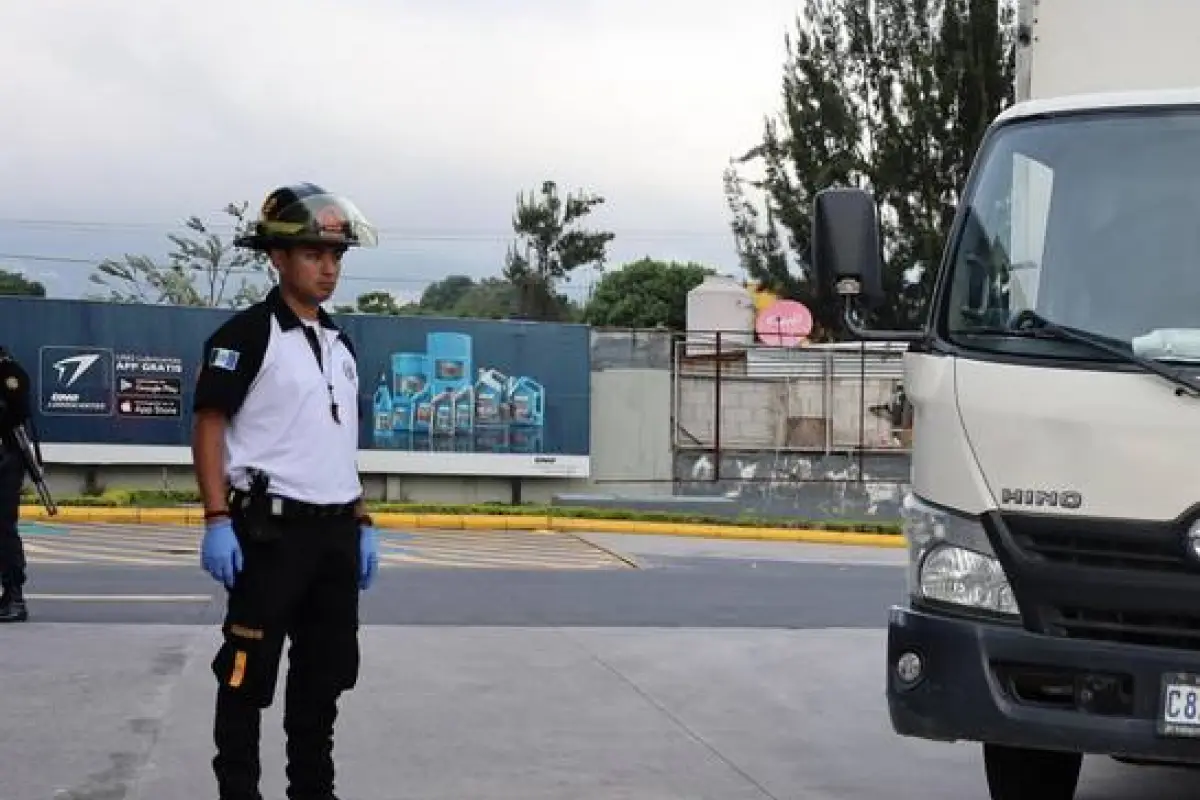 Uno de los tripulantes del camión murió tras el ataque armado y otros dos resultaron heridos., Bomberos Voluntarios