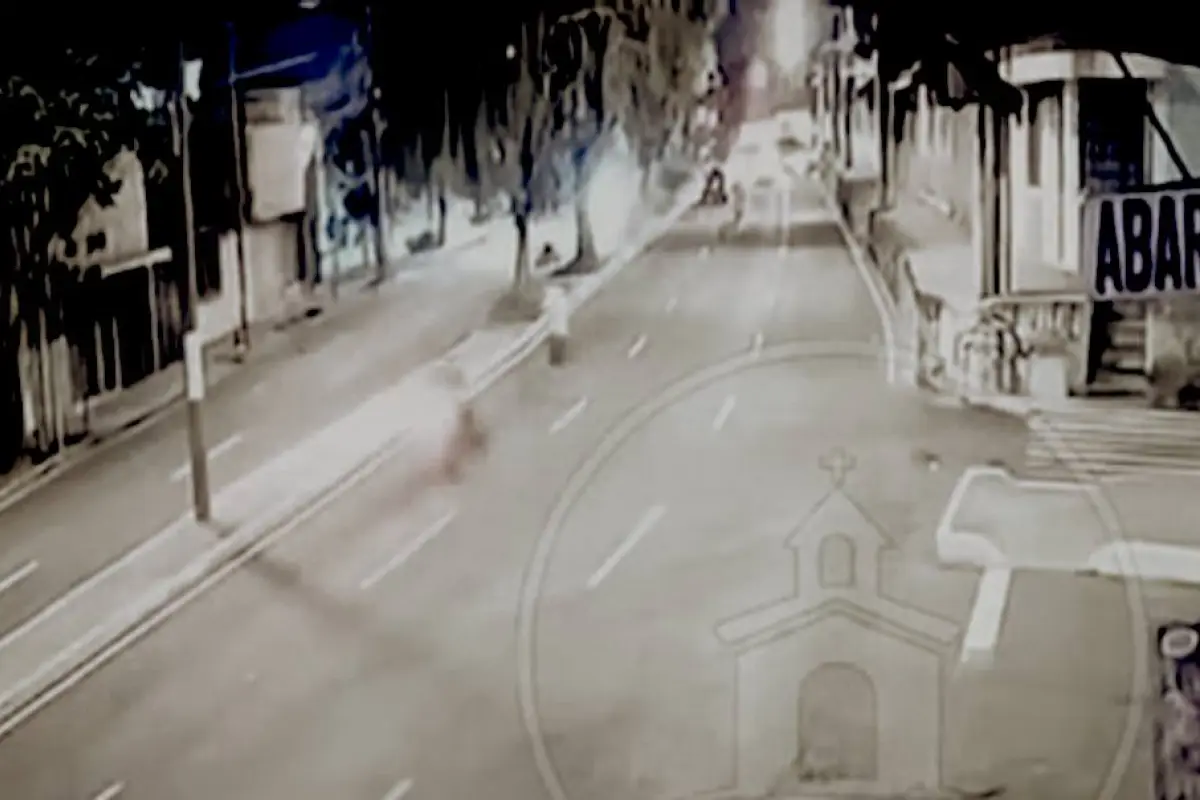 Atropello captado en video., Captura de pantalla video Facebook.