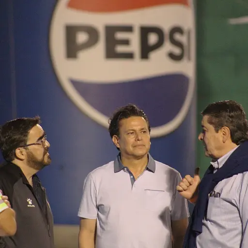 Juan García dialoga con 'Chava' Reyes y Luis Fernando Tena - Christoper Chang