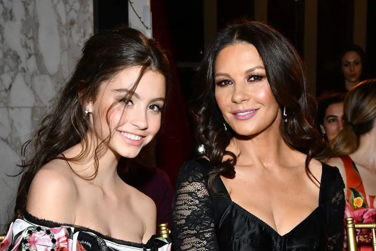 Catherine Zeta-Jones y su hija, EFE