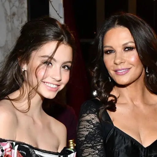 Catherine Zeta-Jones y su hija ,EFE