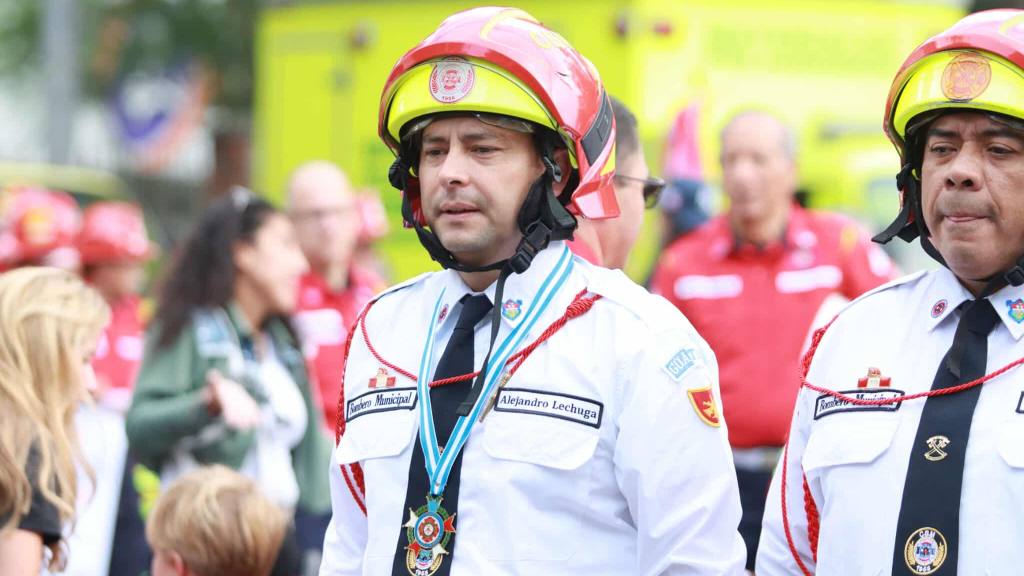 Bomberos Municipales conmemoran su 70 aniversario con desfile | Álex Meoño