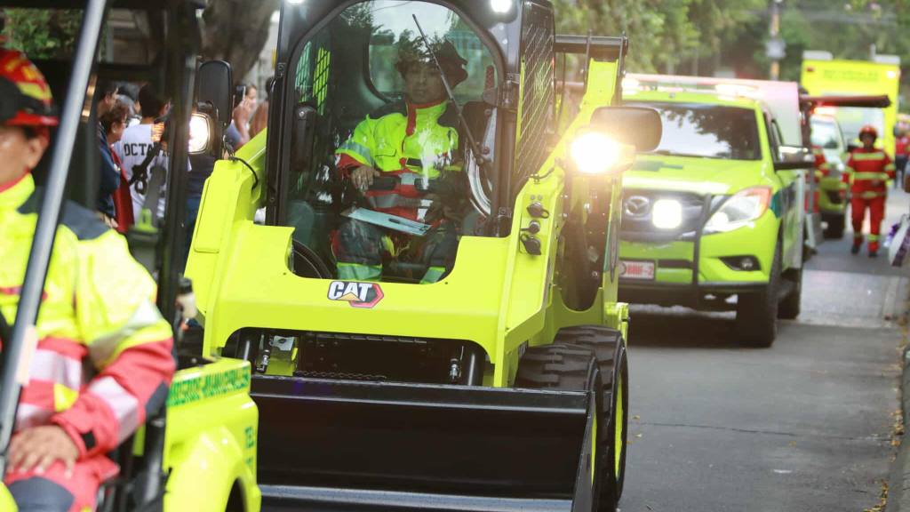 Bomberos Municipales conmemoran su 70 aniversario con desfile | Álex Meoño