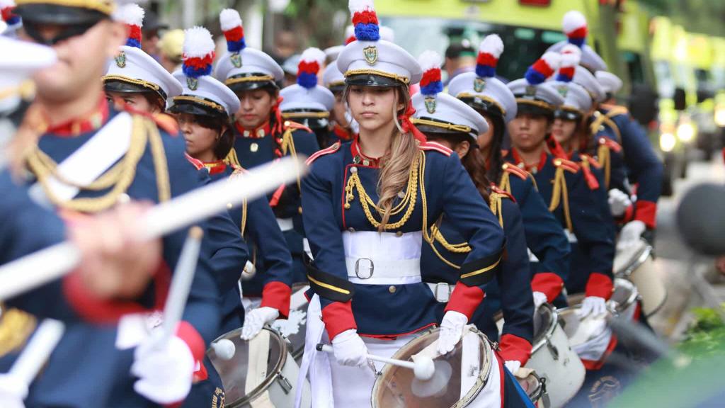 Bomberos Municipales conmemoran su 70 aniversario con desfile | Álex Meoño