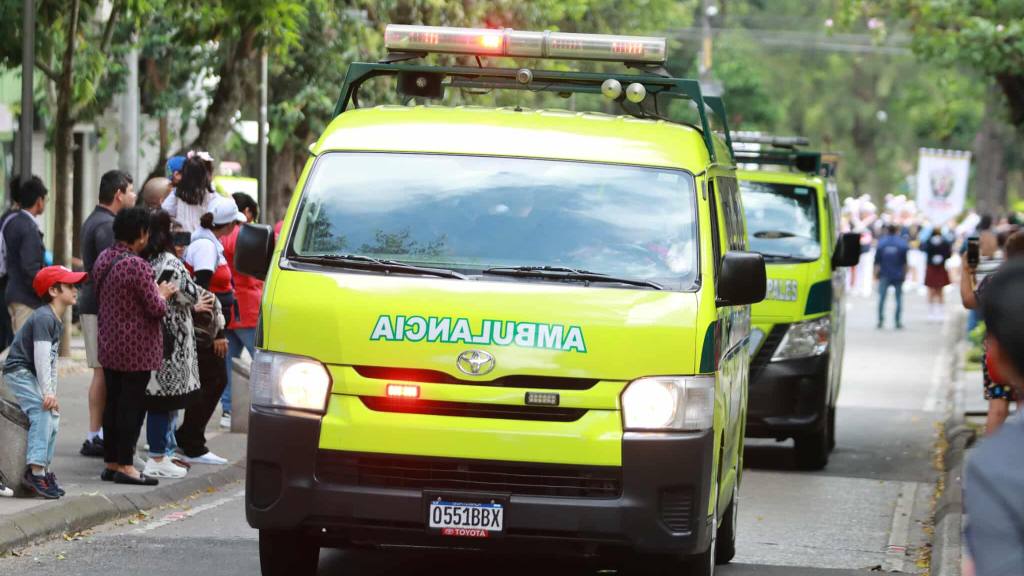 Bomberos Municipales conmemoran su 70 aniversario con desfile | Álex Meoño
