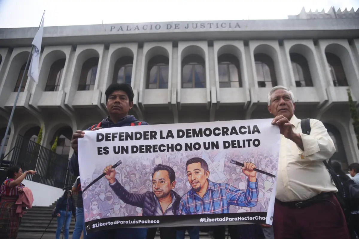 Los manifestantes piden que se agilice el caso en contra de Luis Pacheco y Héctor Chaclán., Omar Solís.