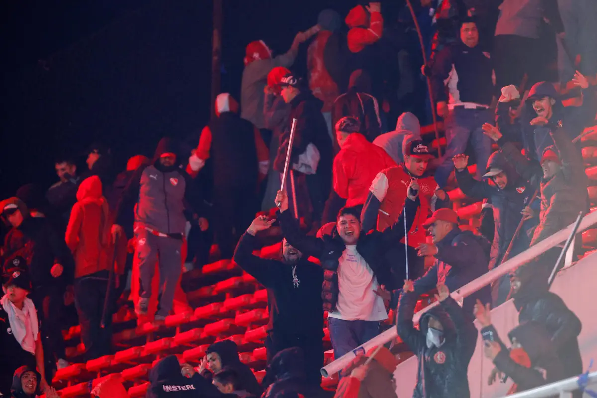 Independiente expulsa a 25 hinchas por los incidentes contra la U de Chile - EFE