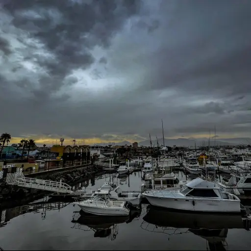 Fotografía general donde se observa embarcaciones detenidas en el puerto de Ensenada en Baja California (México) , Imagen de archivo
