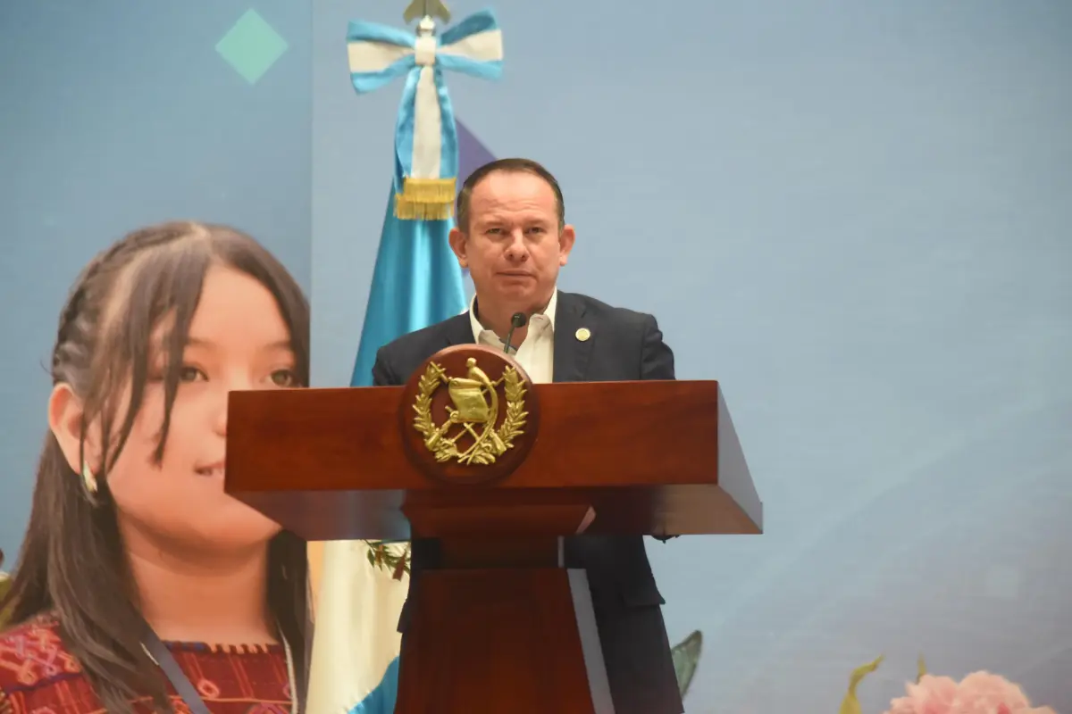 El titular del Ministerio de Desarrollo Social, Abelardo Pinto, destacó que al final del año buscarán ampliar los hogares libres de pisos de tierra., Omar Solís.