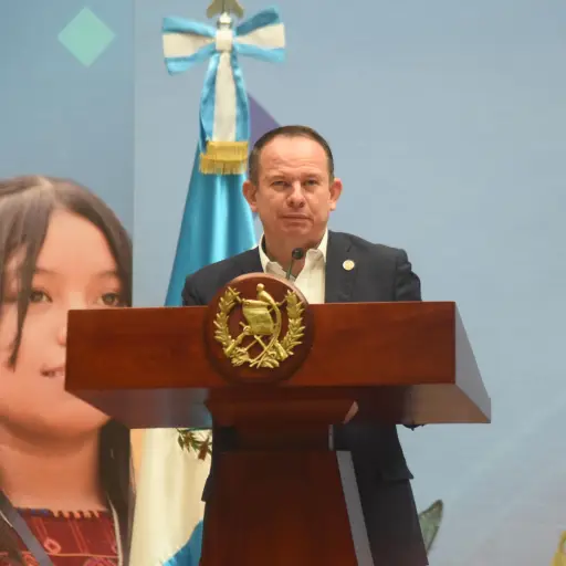 El titular del Ministerio de Desarrollo Social, Abelardo Pinto, destacó que al final del año buscarán ampliar los hogares libres de pisos de tierra. ,Omar Solís.