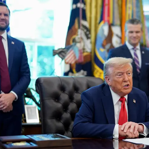 Donald Trump en la Oficina Oval ,EFE