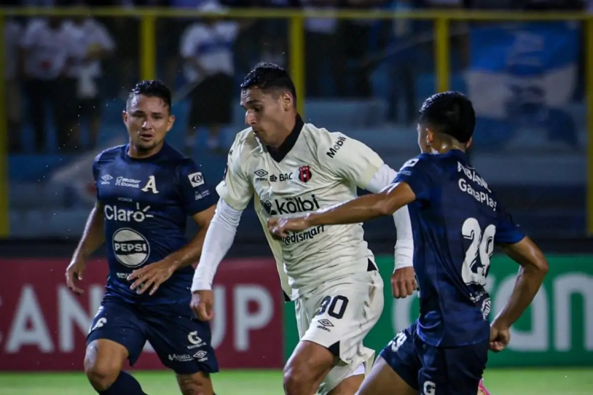La Liga Deportiva Alajuelense le quitó el subliderato al Antigua de Guatemala 