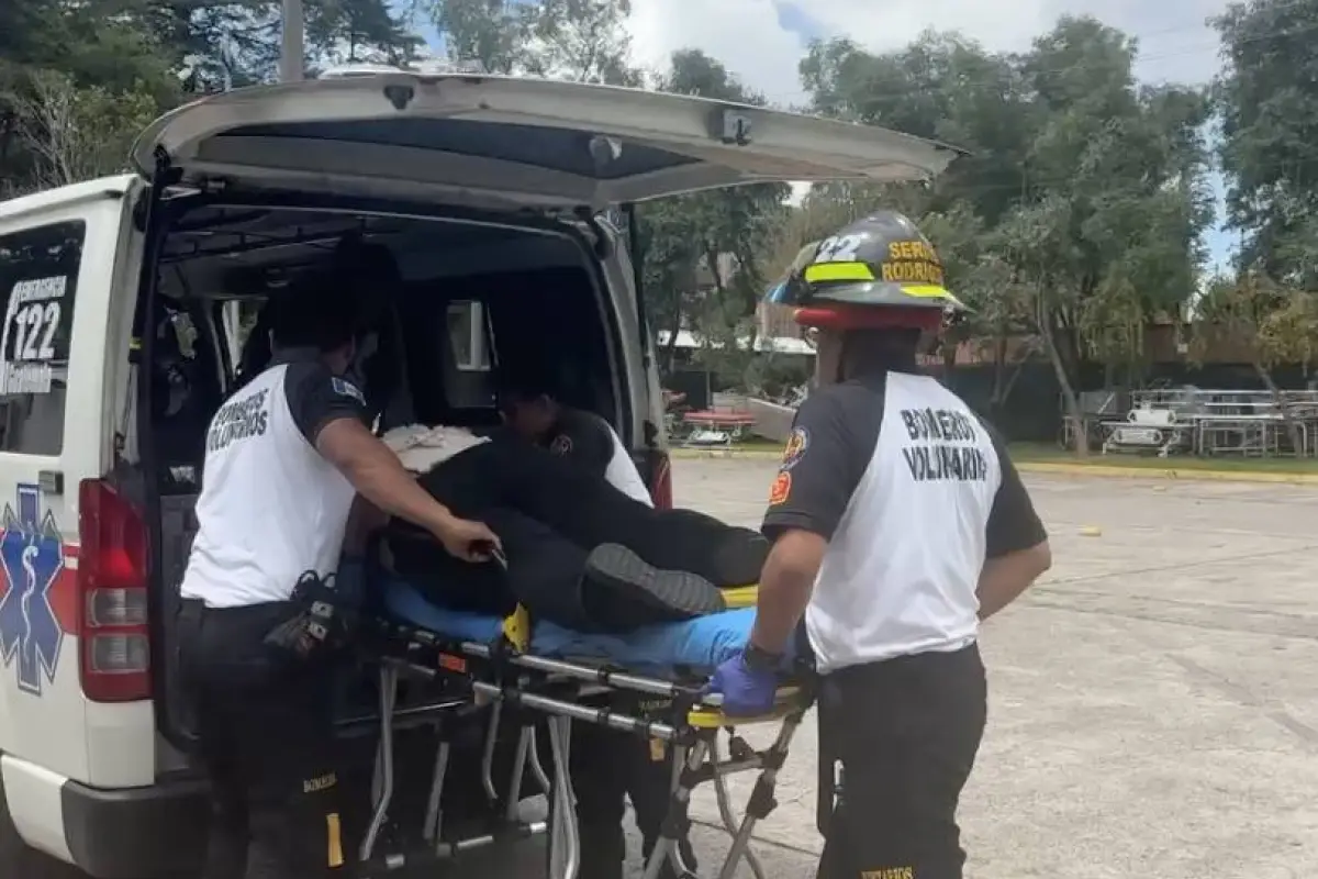 La mujer herida fue trasladada hacia un hospital., Bomberos Voluntarios