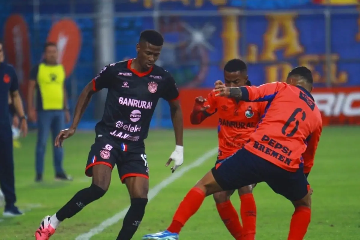 Foto de archivo del partido entre Xelajú MC y Municipal - Archivo