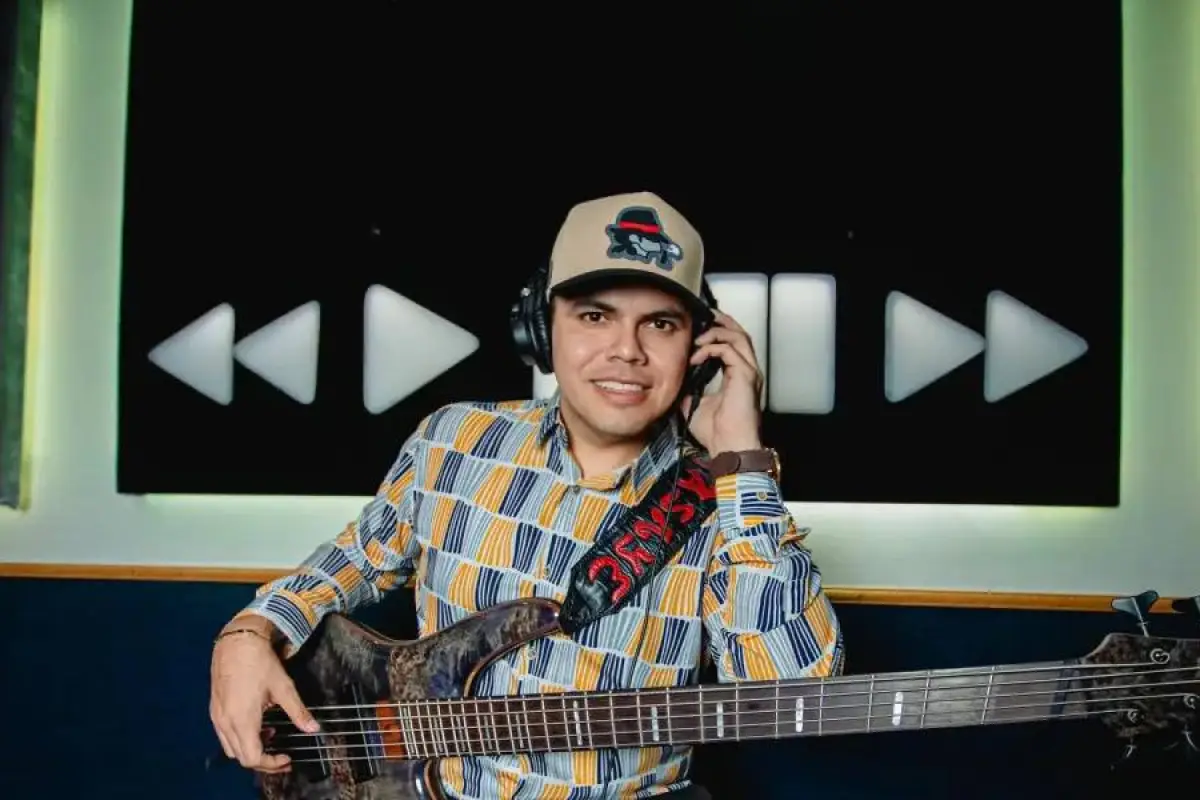 Ernesto Barajas, Facebook