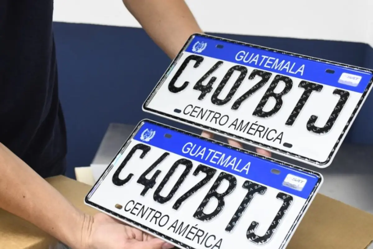 Imagen ilustrativa de placas de circulación para vehículos terrestres en Guatemala., ilustrativa de archivo/SAT