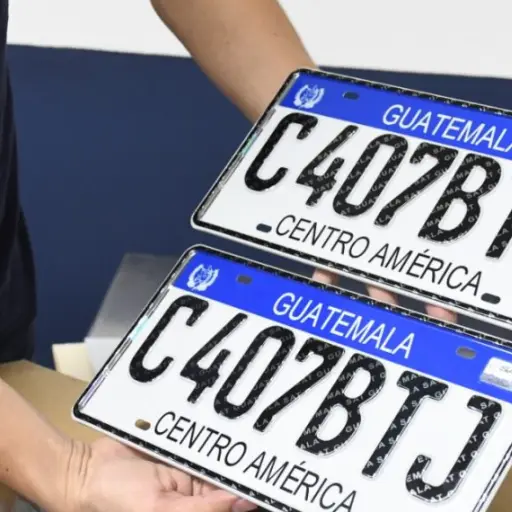 Imagen ilustrativa de placas de circulación para vehículos terrestres en Guatemala. ,ilustrativa de archivo/SAT