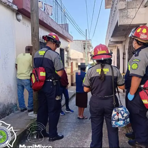 Área donde fueron hallados los restos humanos en El Milagro, zona 6 de Mixco. ,Bomberos Municipales de Mixco