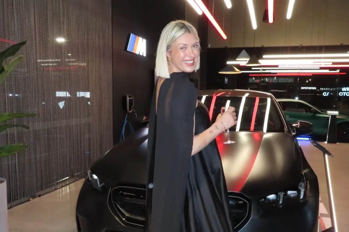 Eli Moulton, Redes sociales