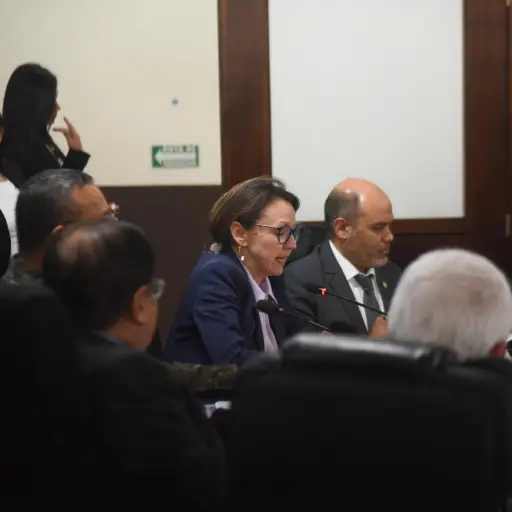 Los ministros de Energía, Ambiente y Defensa durante la reunión con jefes de bloque del Congreso para abordar la operación y administración del oleoducto y refinería del campo petrolero Xan. ,Omar Solís/Emisoras Unidas