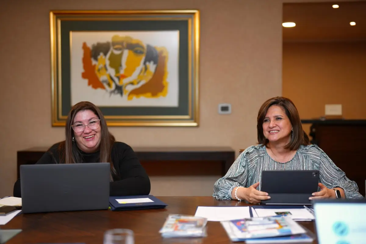 La vicepresidenta Karin Herrera durante una reunión en Ecuador., Gobierno de Guatemala